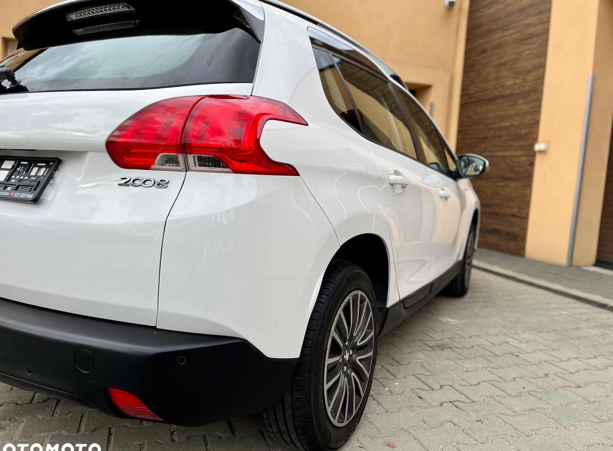Peugeot 2008 cena 45500 przebieg: 131993, rok produkcji 2016 z Świętochłowice małe 781